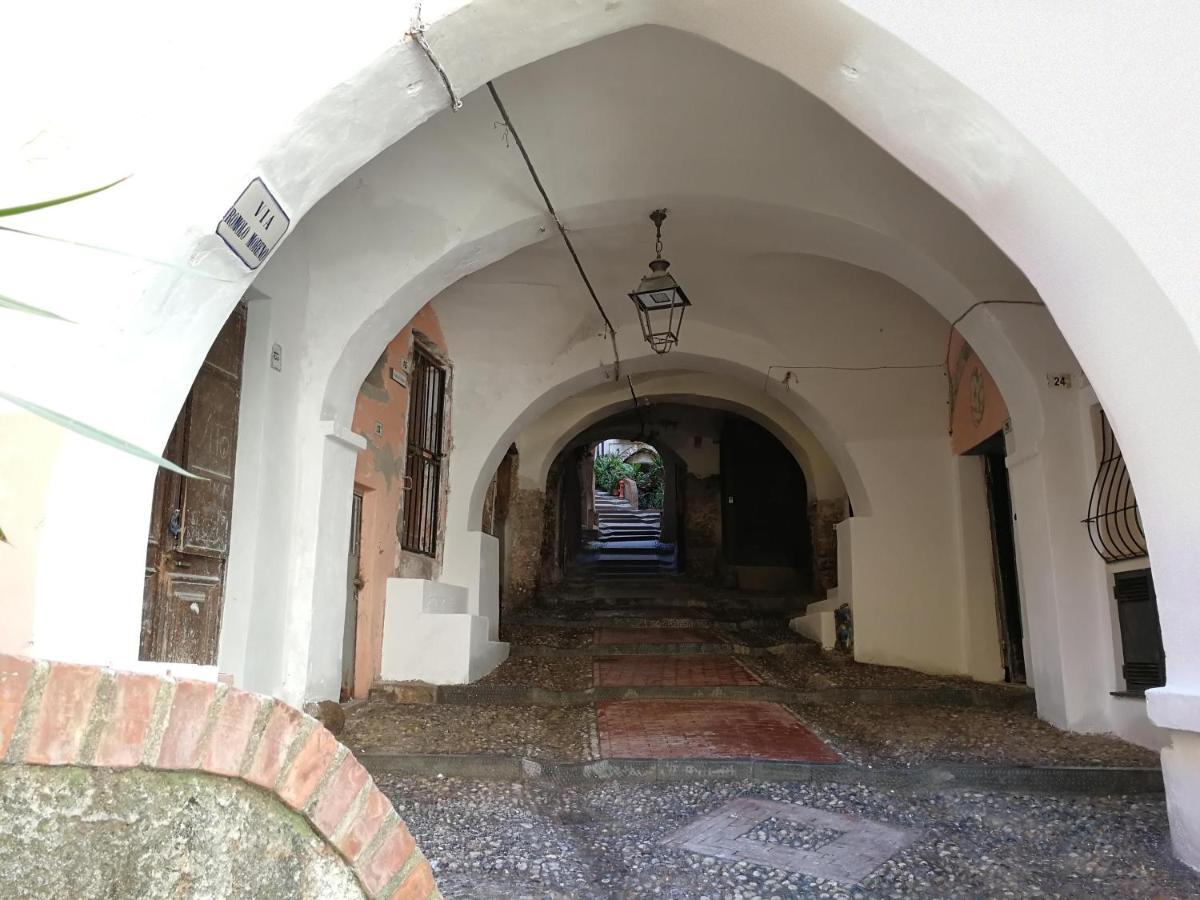 In Centro Citta, Nei Vicoli Del Borgo Appartement San Remo Buitenkant foto
